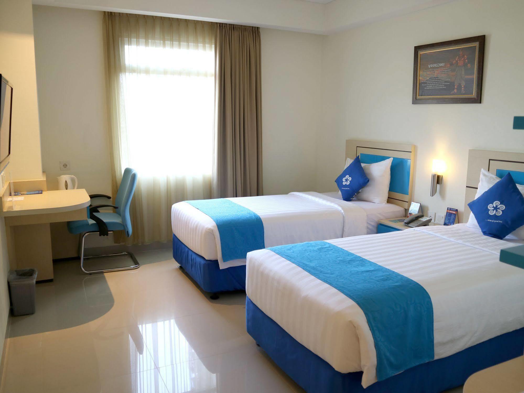Hotel Brothers Biru Solo Baru Exterior photo